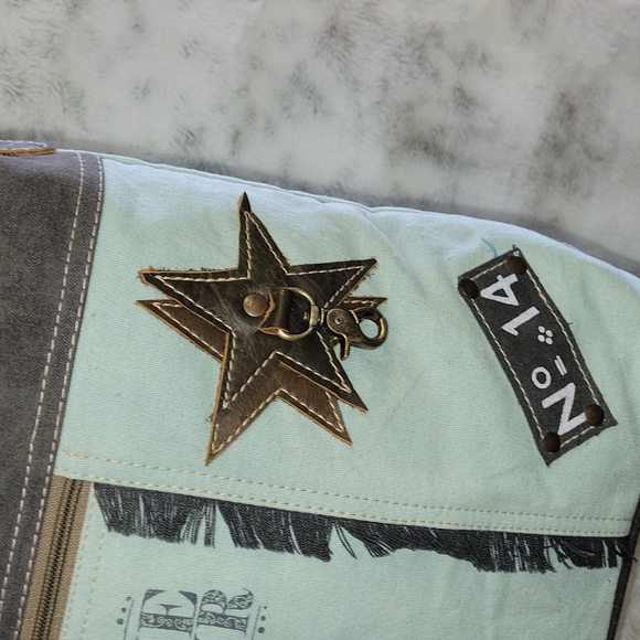 Vintage shoulder & adjustable strap. Pale green and brown. - Picture 6 of 12